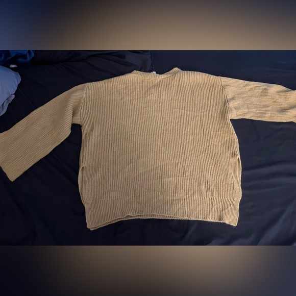 Women’s G.I.L.I. pullover goldenrod color pullover sweater with side slits - Picture 10 of 11